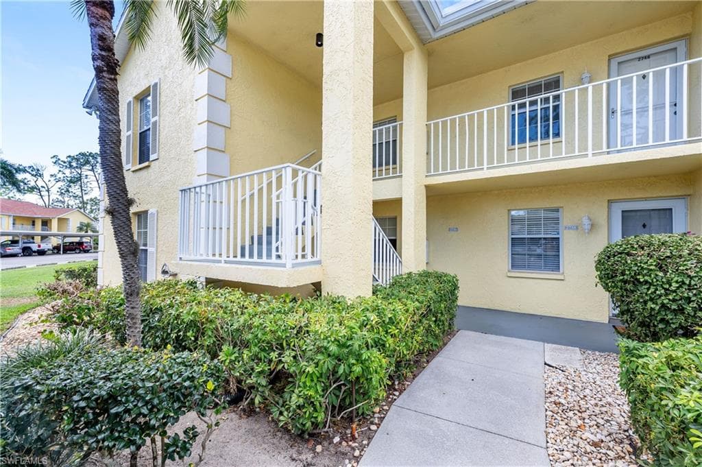 2736 Kings Lake BLVD 101 NAPLES, FL 34112