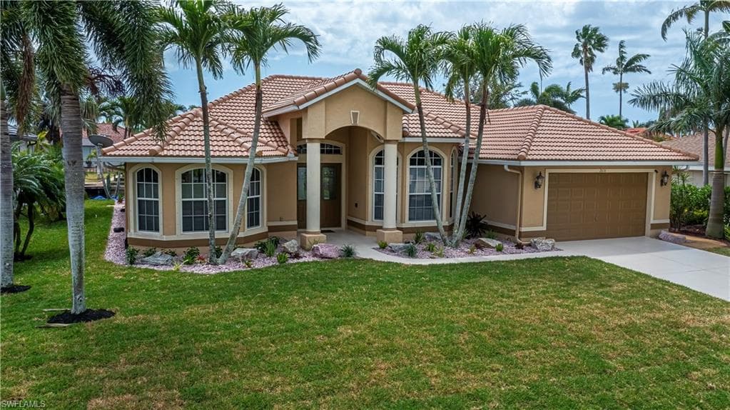 2616 SW 41st TER CAPE CORAL, FL 33914