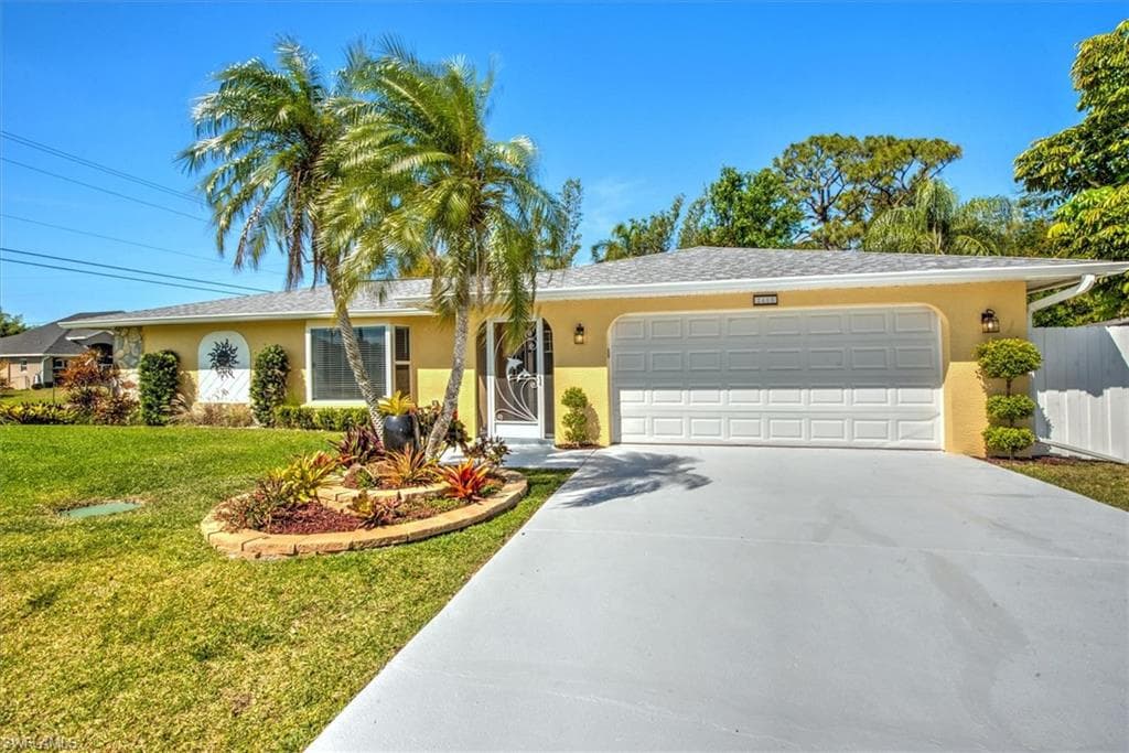 2405 N Westwood DR NORTH FORT MYERS, FL 33917