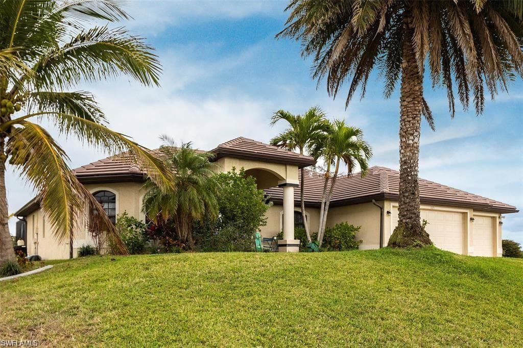 525 NW 8th TER CAPE CORAL, FL 33993