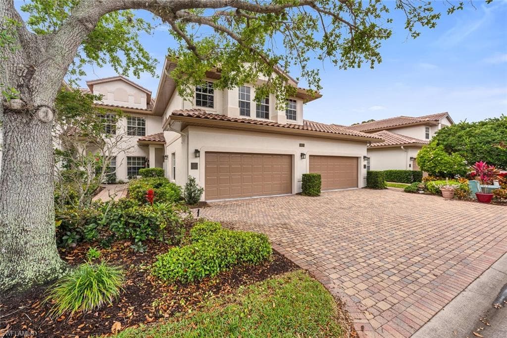 8157 Saratoga DR 1502 NAPLES, FL 34113