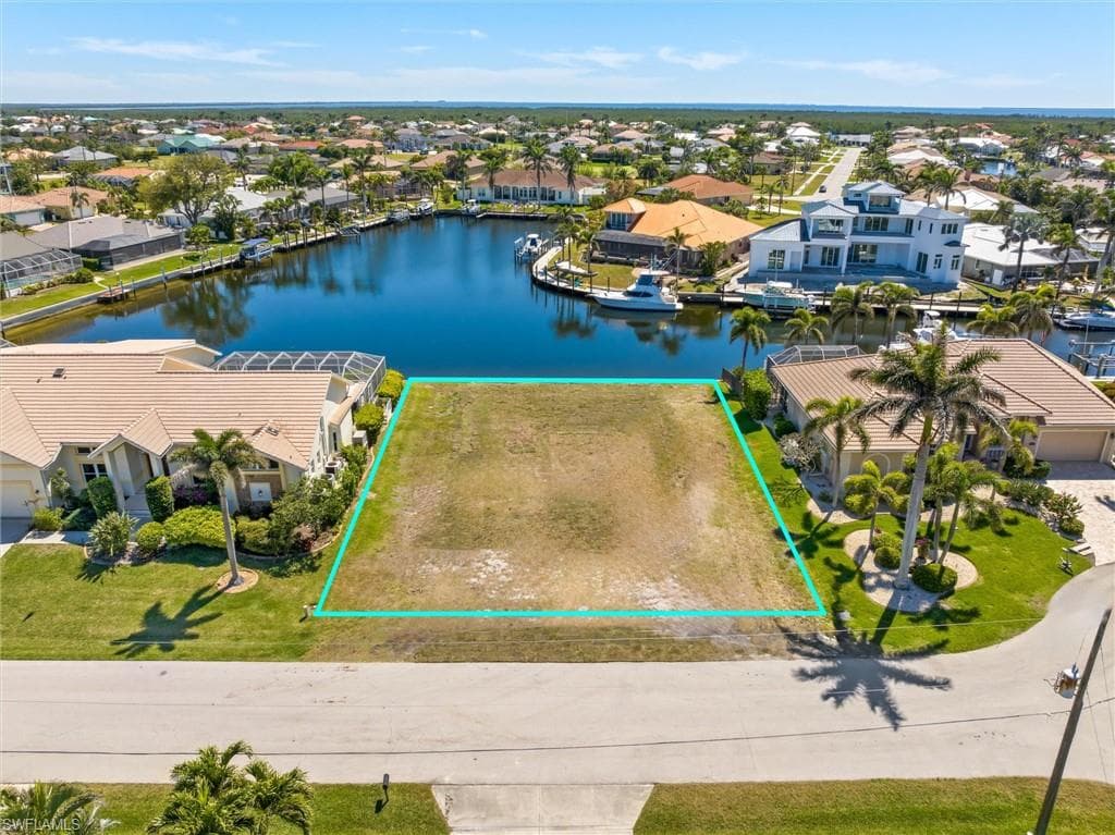 2435 St Davids Island CT PUNTA GORDA, FL 33950