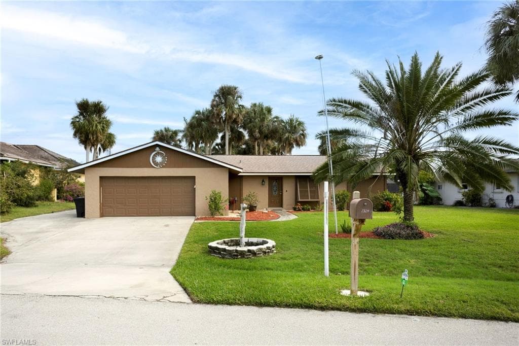 2324 Westwood RD NORTH FORT MYERS, FL 33917