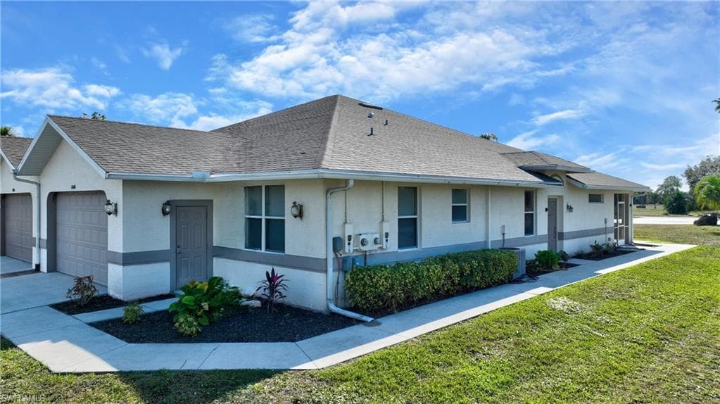 20048 Lake Vista CIR LEHIGH ACRES, FL 33936
