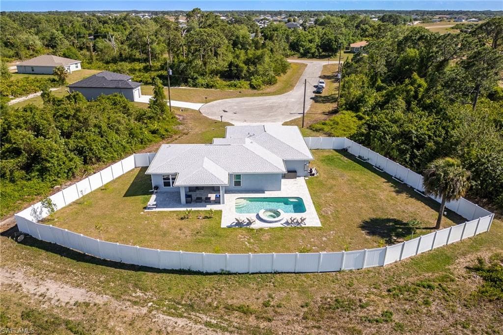 6109 Pecan CT LABELLE, FL 33935