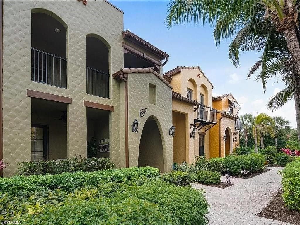 9163 Delano ST 10004 NAPLES, FL 34113