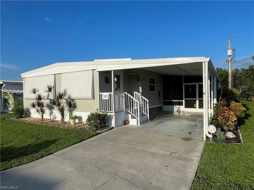 210 Cobblestone LN NORTH FORT MYERS, FL 33917