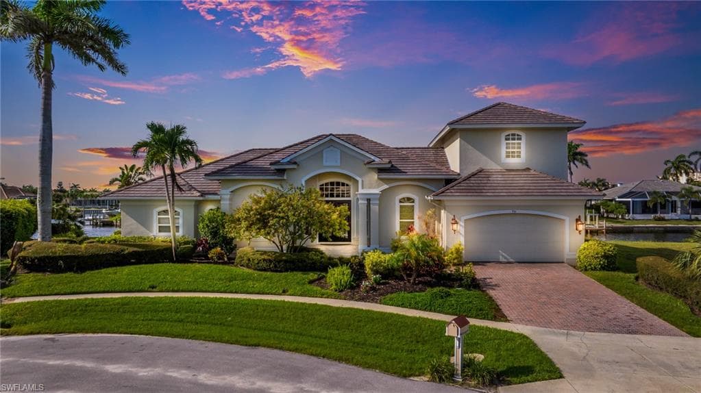 951 Beaver CT MARCO ISLAND, FL 34145