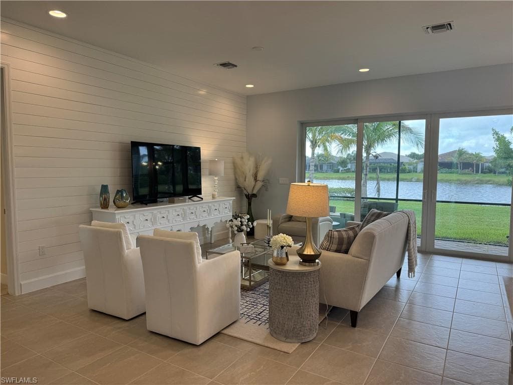 11543 Jacaranda DR NAPLES, FL 34120