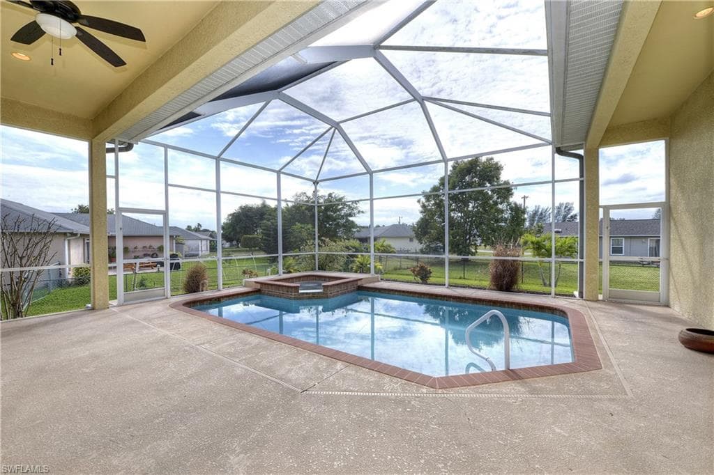 522 SE 13th ST CAPE CORAL, FL 33990