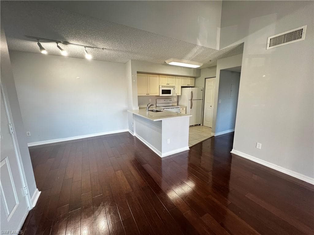 1240 Wildwood Lakes BLVD 201 NAPLES, FL 34104