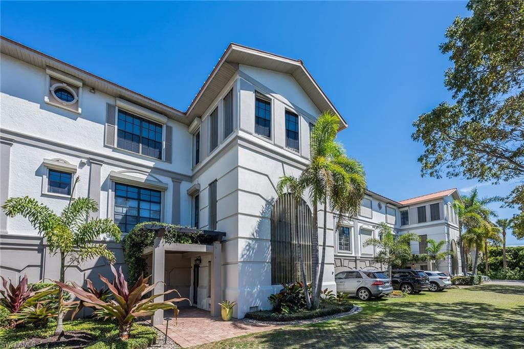 705 10th ST S 204 NAPLES, FL 34102