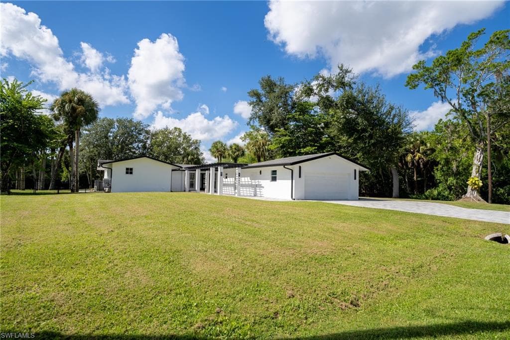 9460 Colony DR NORTH FORT MYERS, FL 33917