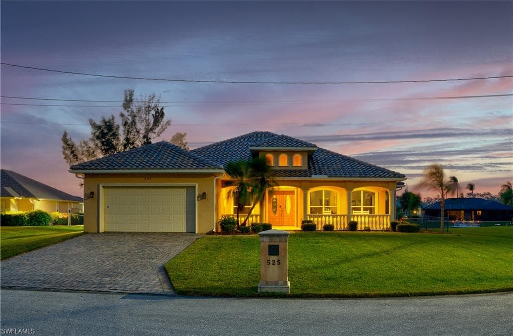 525 SW 8th TER CAPE CORAL, FL 33991