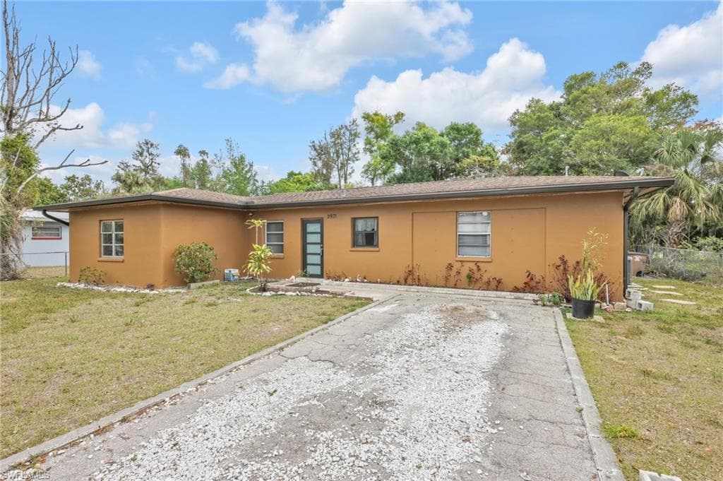 2971 Montclaire AVE FORT MYERS, FL 33901