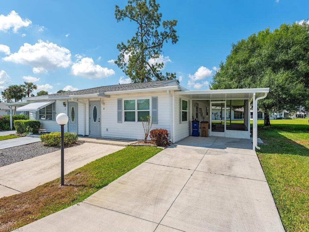 8 Desert Candle CIR LEHIGH ACRES, FL 33936