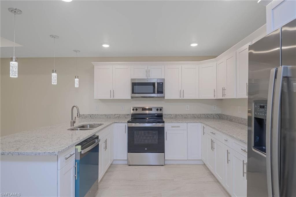 2732 Blake ST FORT MYERS, FL 33916