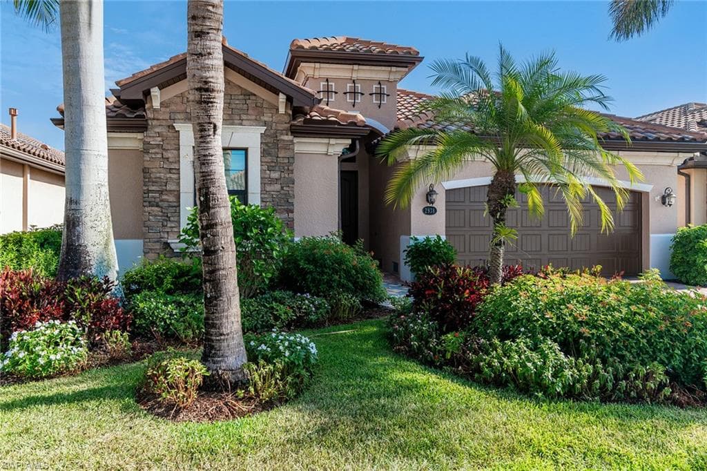 2938 Aviamar CIR NAPLES, FL 34114