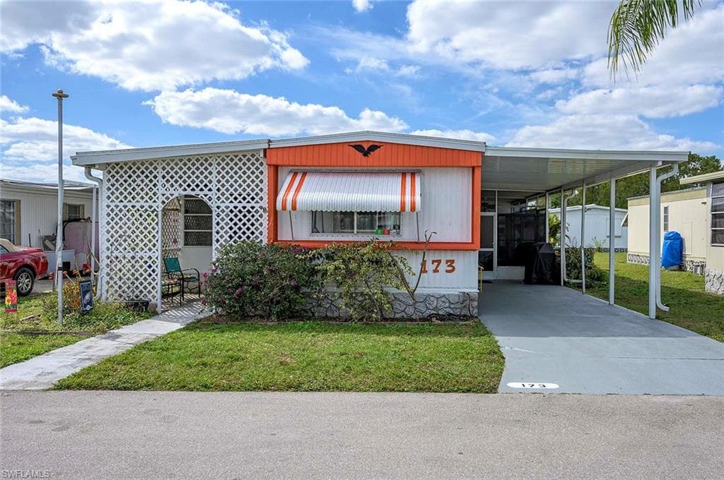 173 Siesta LN FORT MYERS, FL 33905