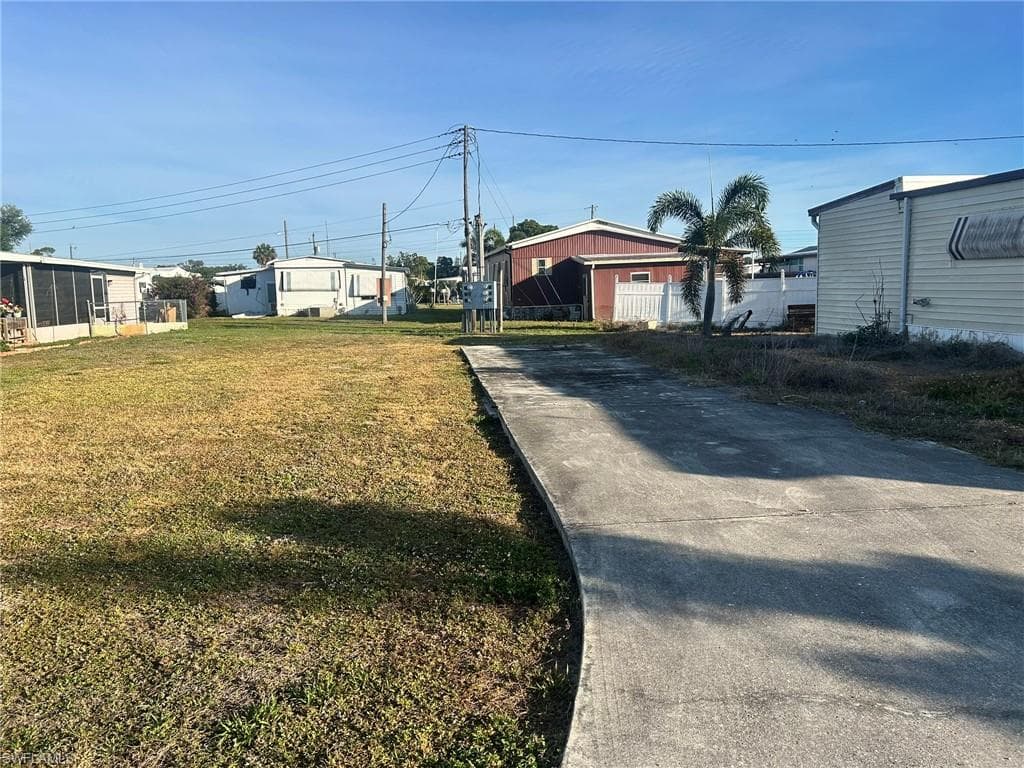 107 Coachlight LN NORTH FORT MYERS, FL 33917