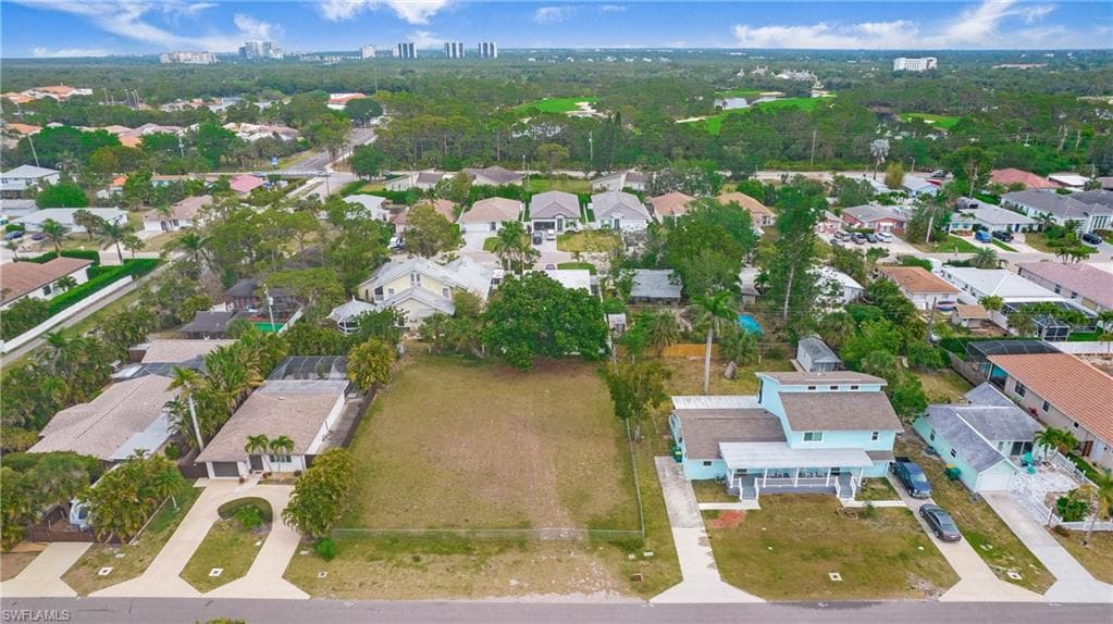 713 109th AVE N NAPLES, FL 34108