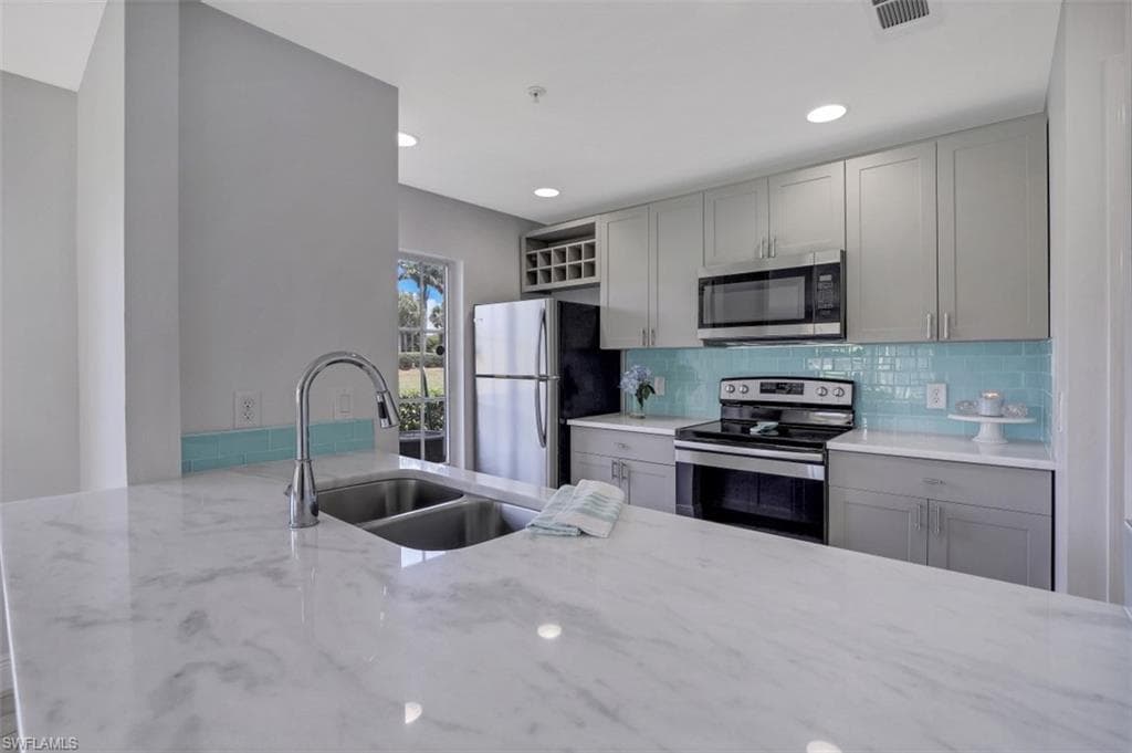 9465 Ivy Brook RUN 901 FORT MYERS, FL 33913