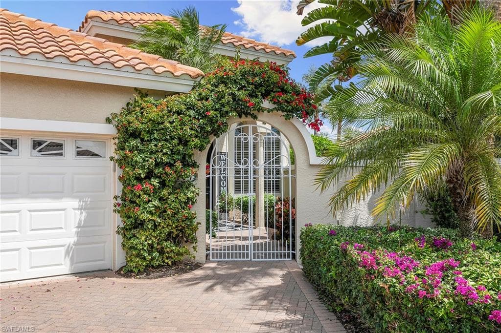 107 Via Napoli NAPLES, FL 34105