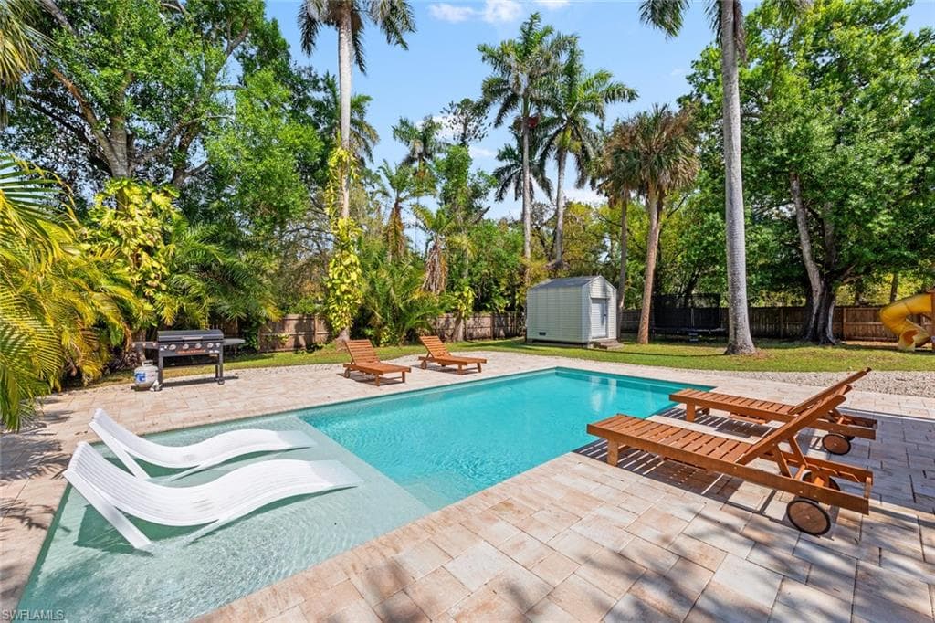 2723 Second ST FORT MYERS, FL 33916