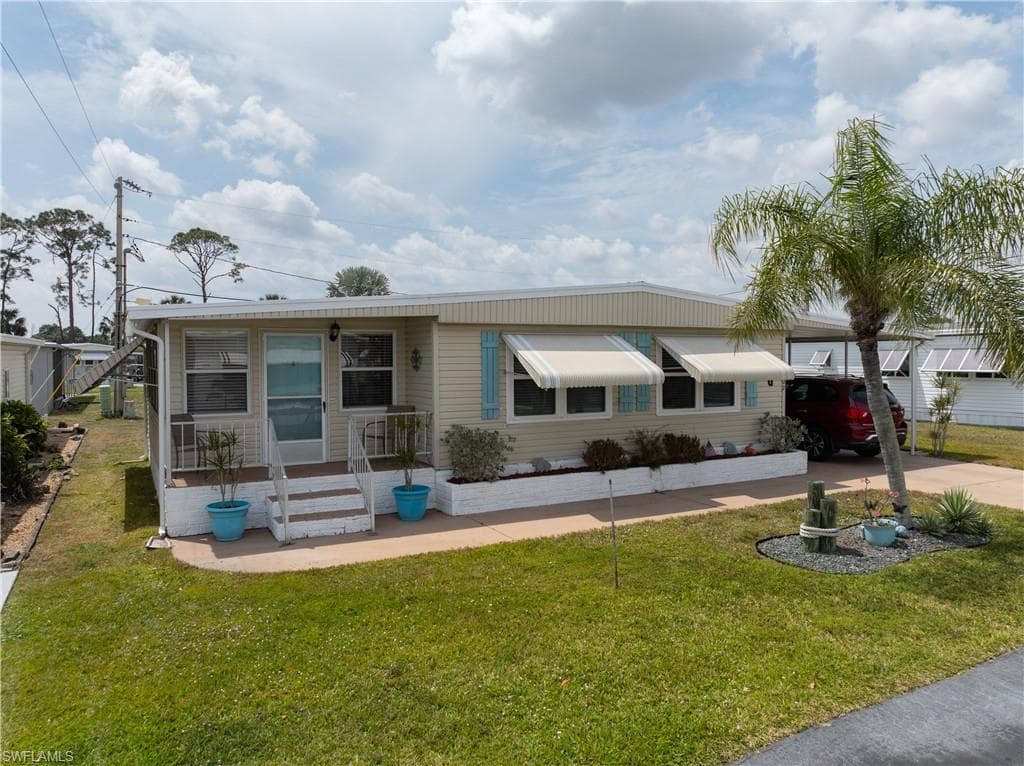 202 Harvest LN NORTH FORT MYERS, FL 33917