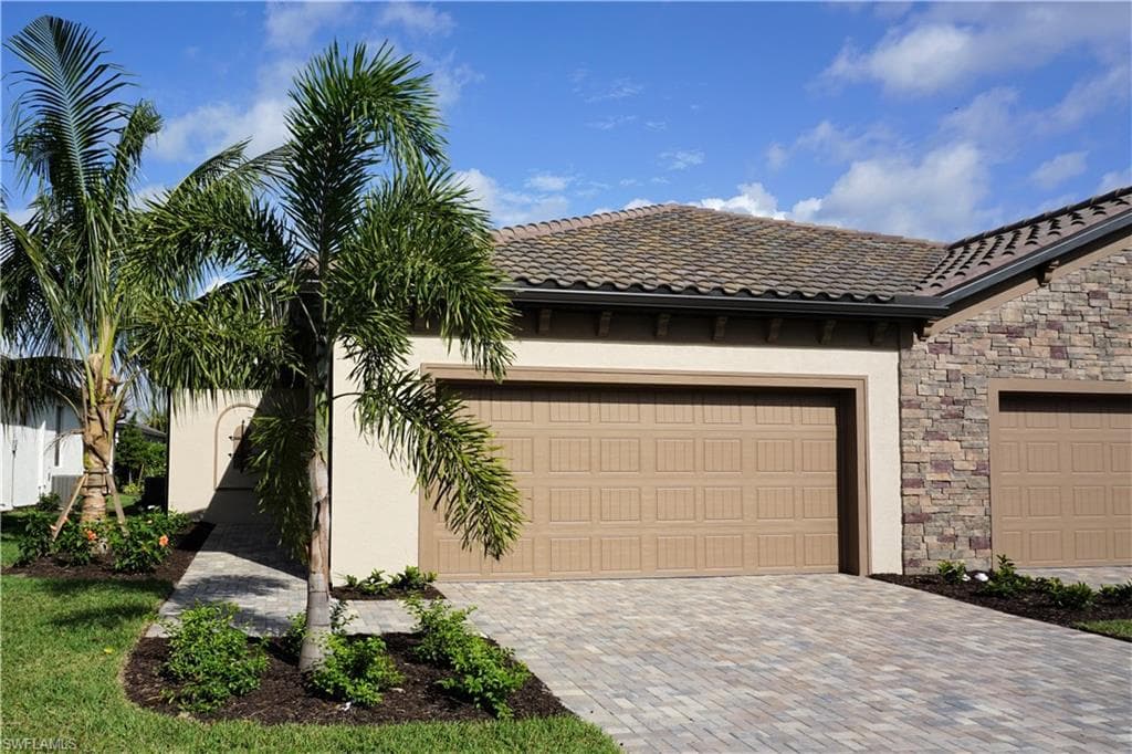9183 Woodhurst DR NAPLES, FL 34120