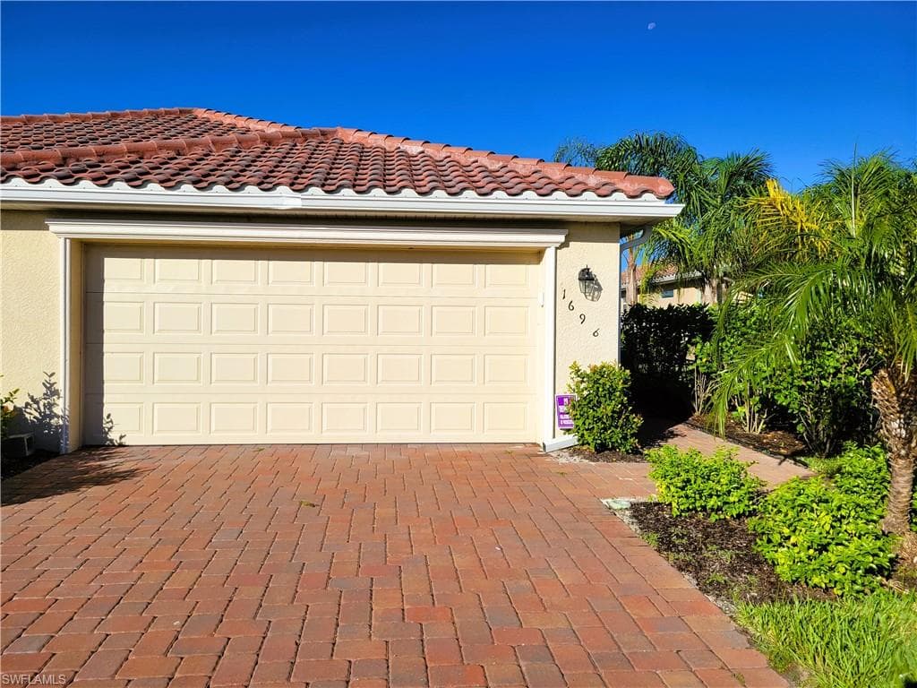 1696 Alameda DR NAPLES, FL 34120