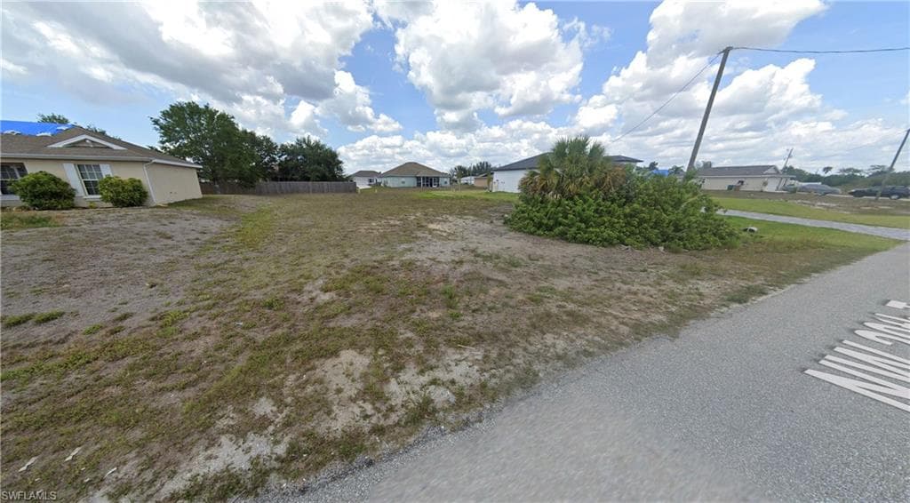 313 NW 20th TER CAPE CORAL, FL 33993