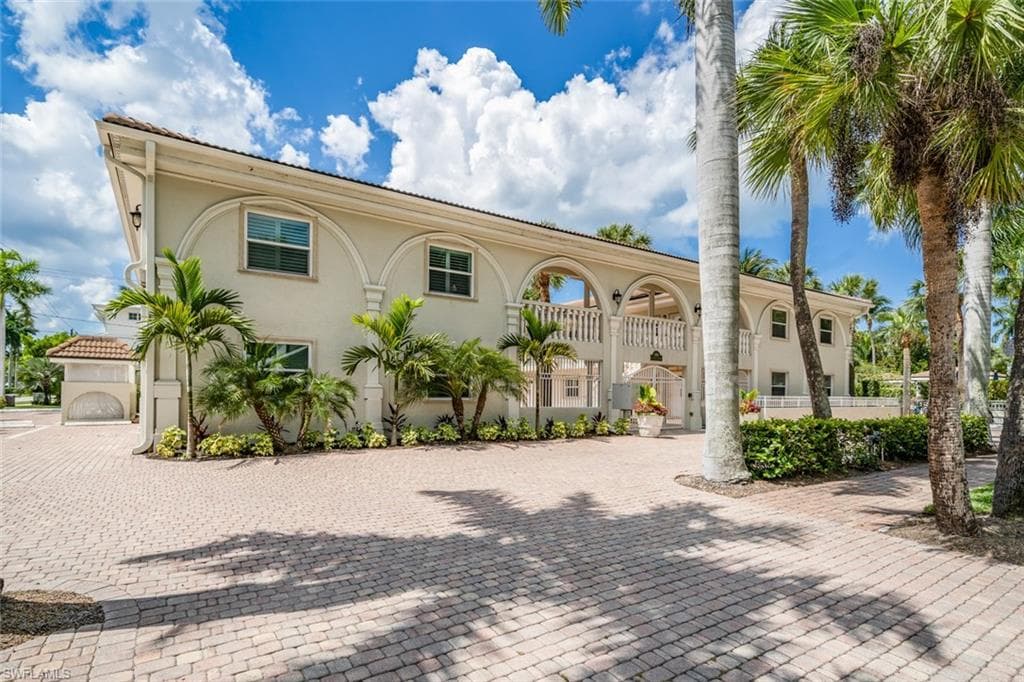 980 7th Ave S 206 NAPLES, FL 34102