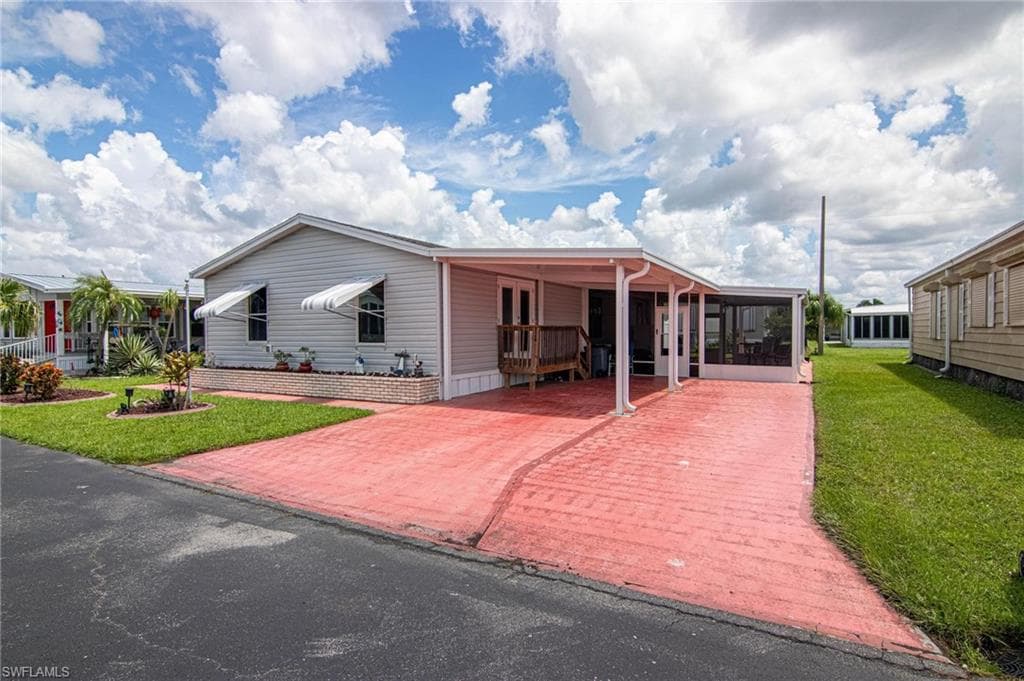 3146 Longview DR NORTH FORT MYERS, FL 33917