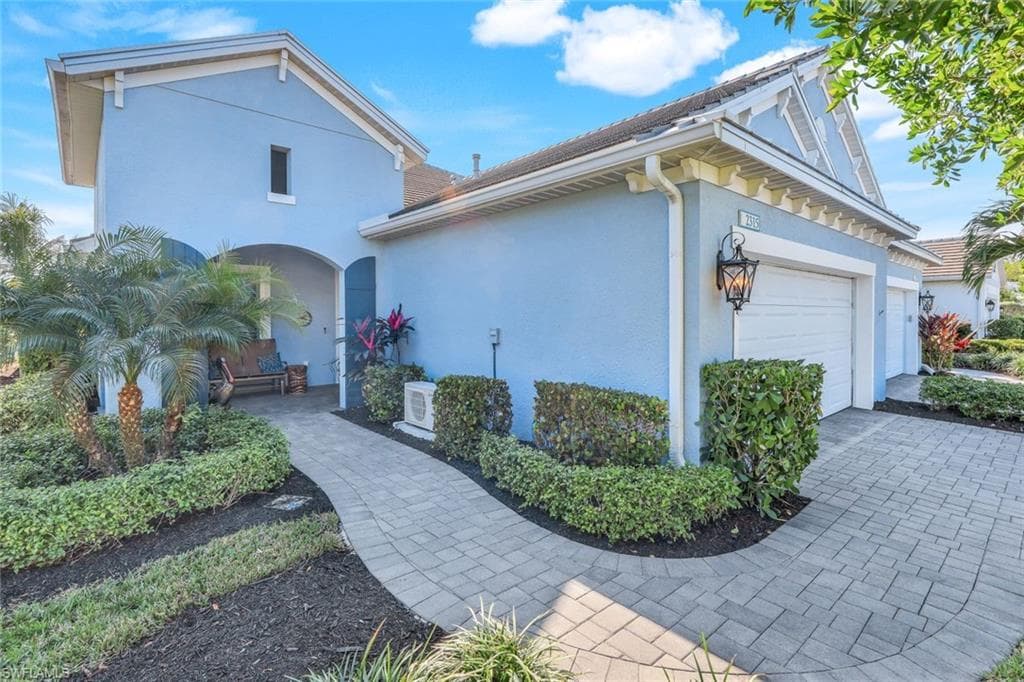 2315 Marquesa CIR NAPLES, FL 34112