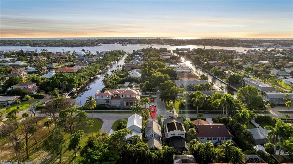 1375 Sandpiper ST NAPLES, FL 34102