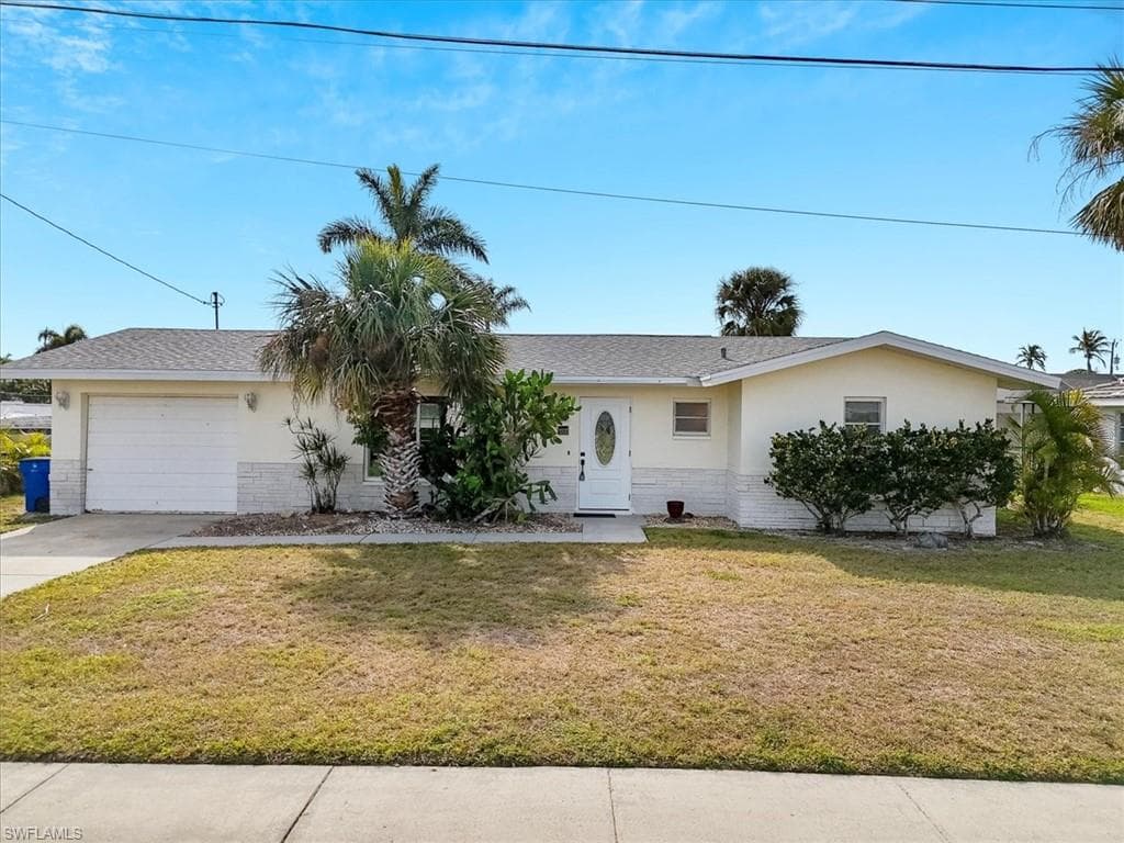 4555 Vinewood CIR NORTH FORT MYERS, FL 33903