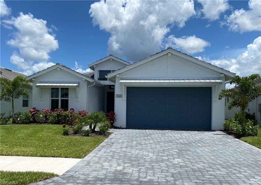 9046 Montserrat DR NAPLES, FL 34114