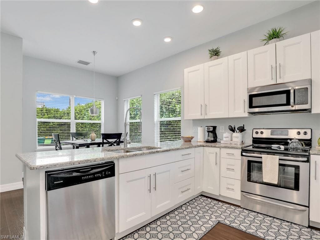 3037 Lunar ST NAPLES, FL 34112