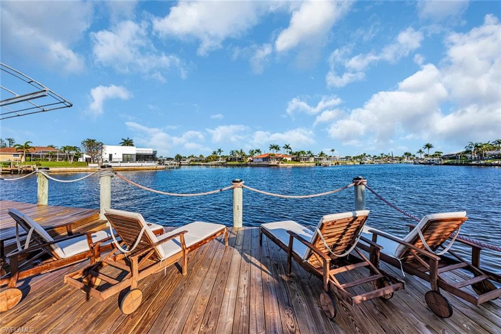 2102 10th PL CAPE CORAL, FL 33990