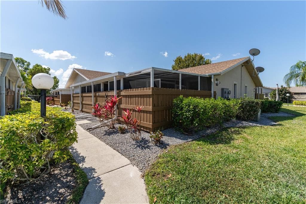 15600 Crystal Lake DR 101 NORTH FORT MYERS, FL 33917