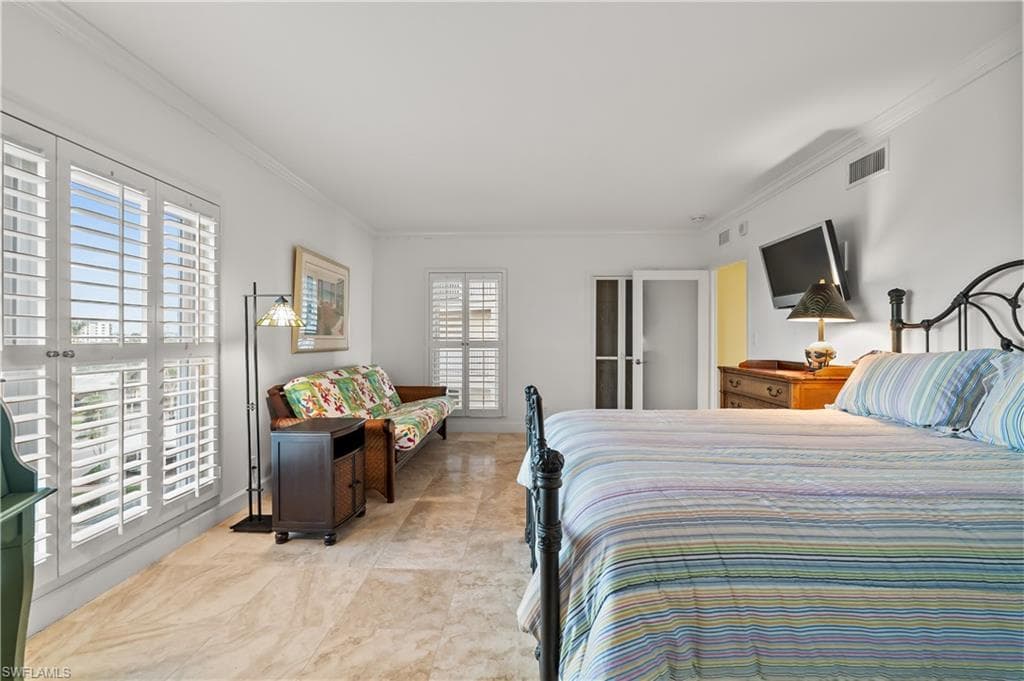 2901 Gulf Shore BLVD N 403-S NAPLES, FL 34103