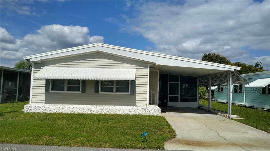 2792 Deerfield DR NORTH FORT MYERS, FL 33917