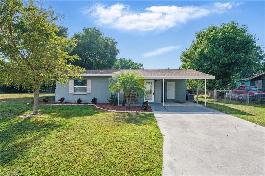 2123 Gardenia CIR NORTH FORT MYERS, FL 33917
