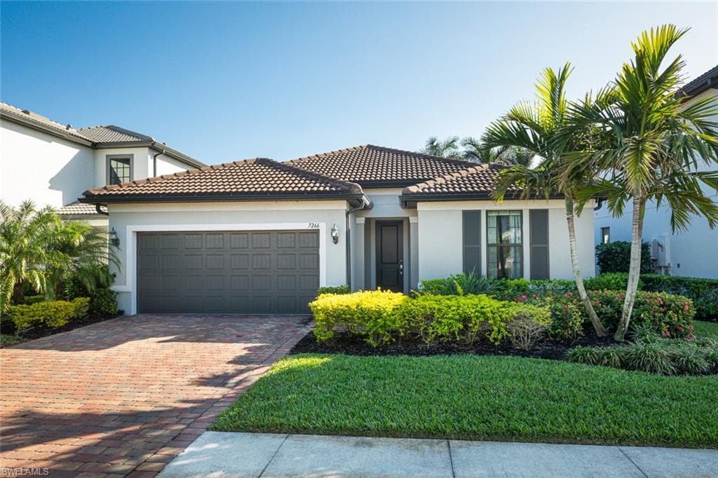 7266 Wilton DR NAPLES, FL 34109