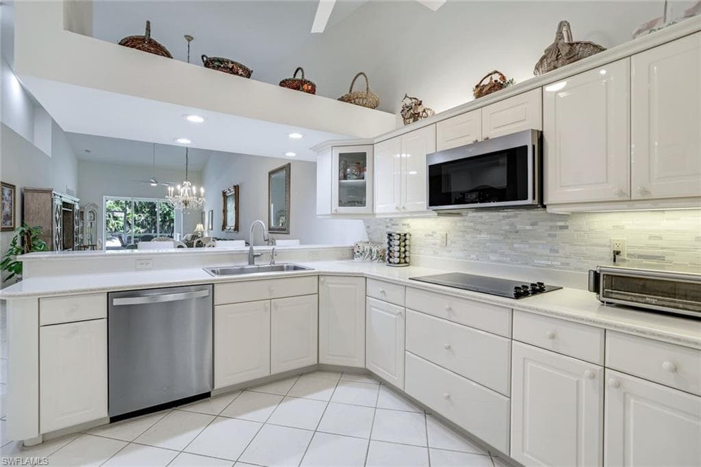 2344 Magnolia LN 6404 NAPLES, FL 34112
