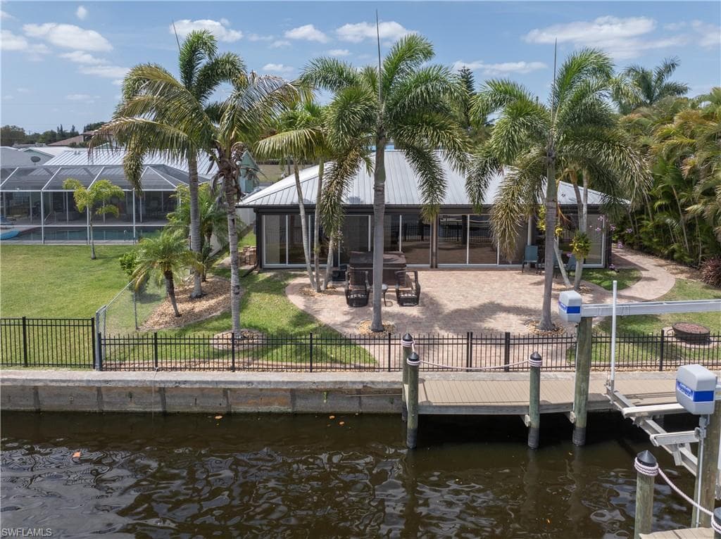 2020 Aruba AVE FORT MYERS, FL 33905