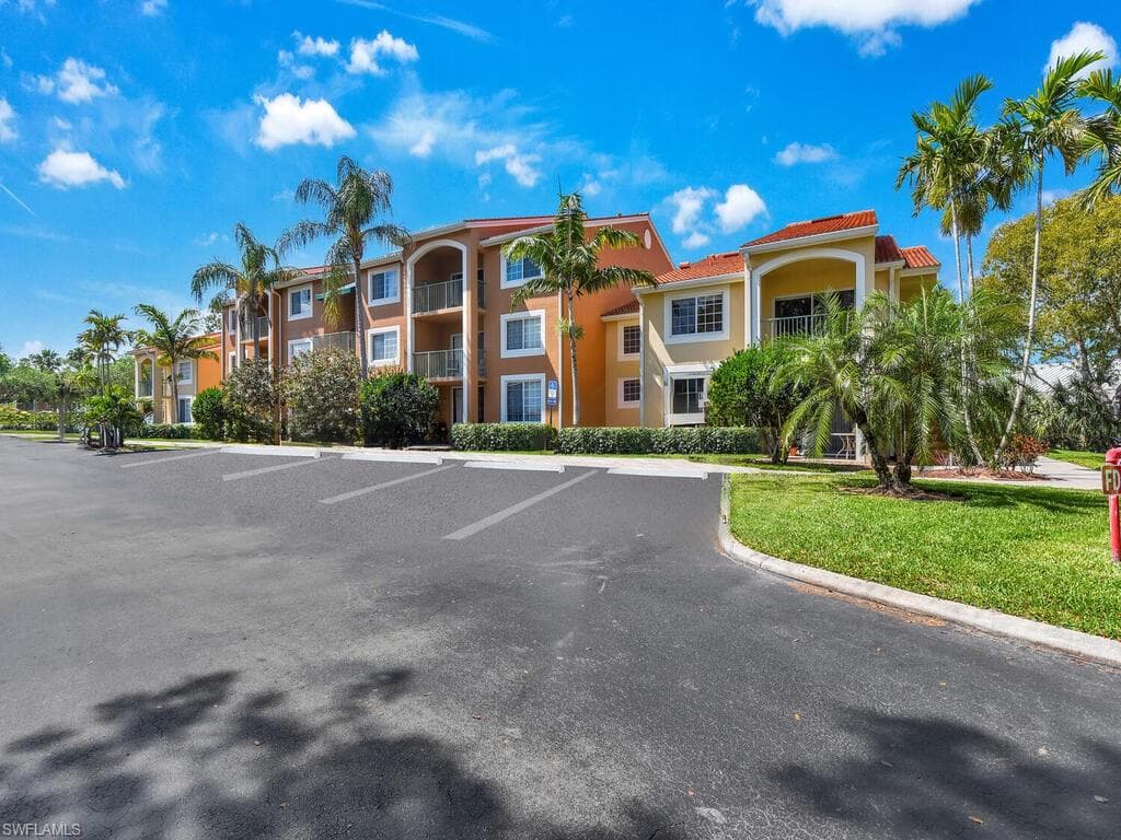 1180 Wildwood Lakes BLVD 207 NAPLES, FL 34104