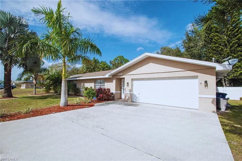 9205 San Carlos BLVD FORT MYERS, FL 33967
