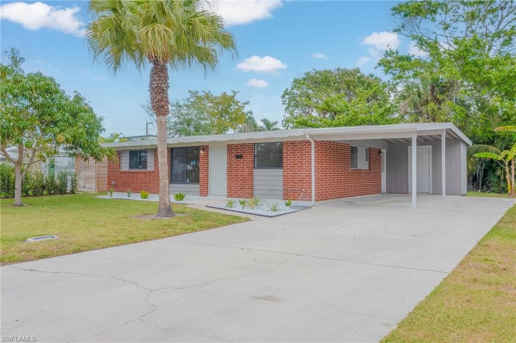 2123 Harbor LN NAPLES, FL 34104